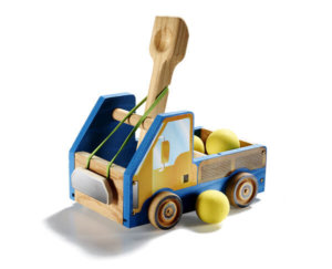 Dřevěná souprava auto s katapultem